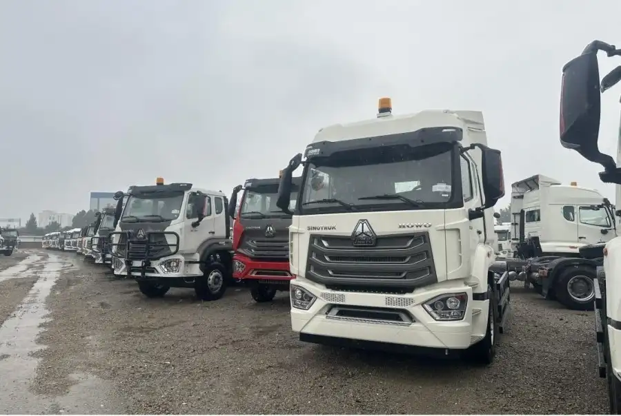 Visit the truck production parking lot.jpg?x-oss-process=style/yasuo