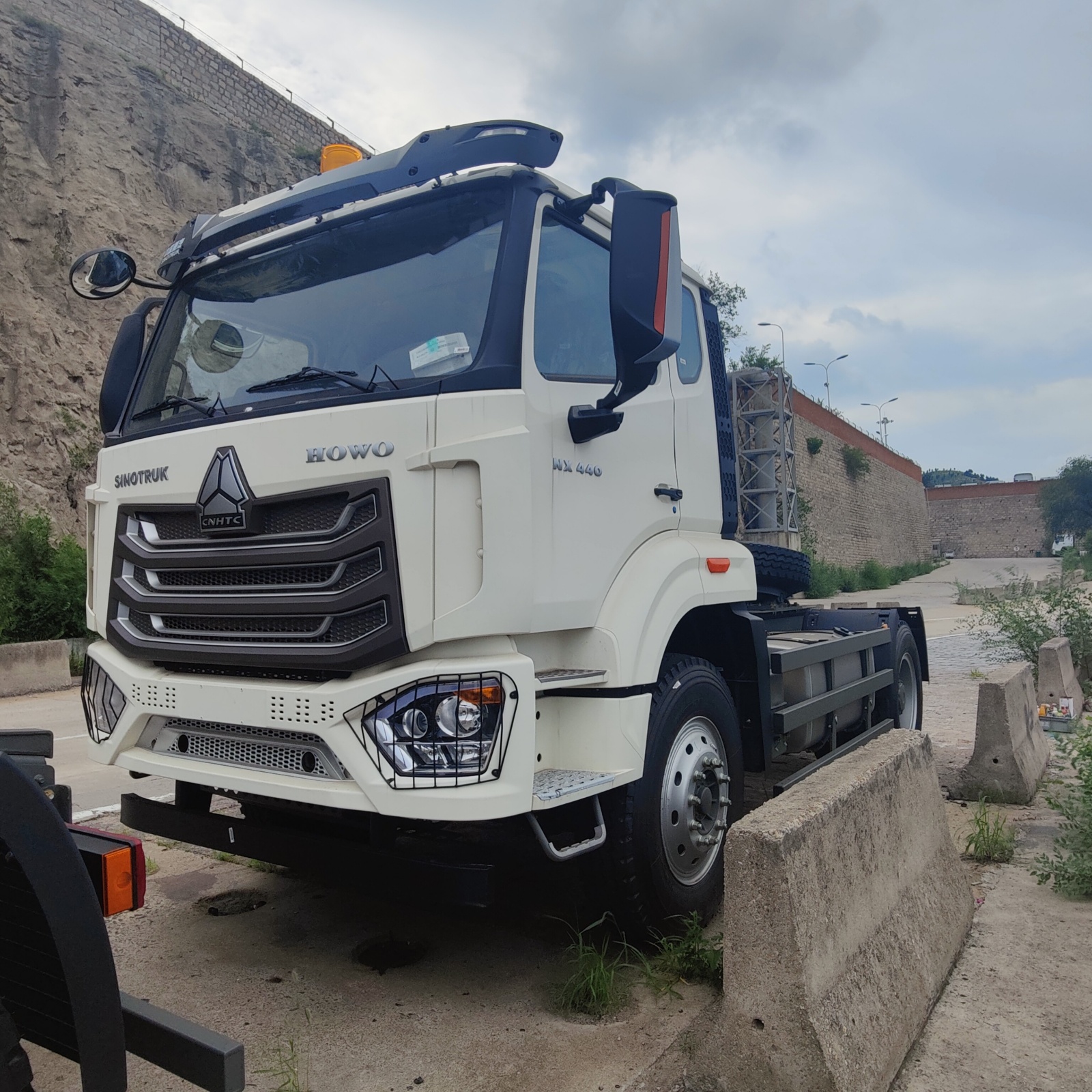 牵引车HOWO NX 4x2 440HP (5).jpg