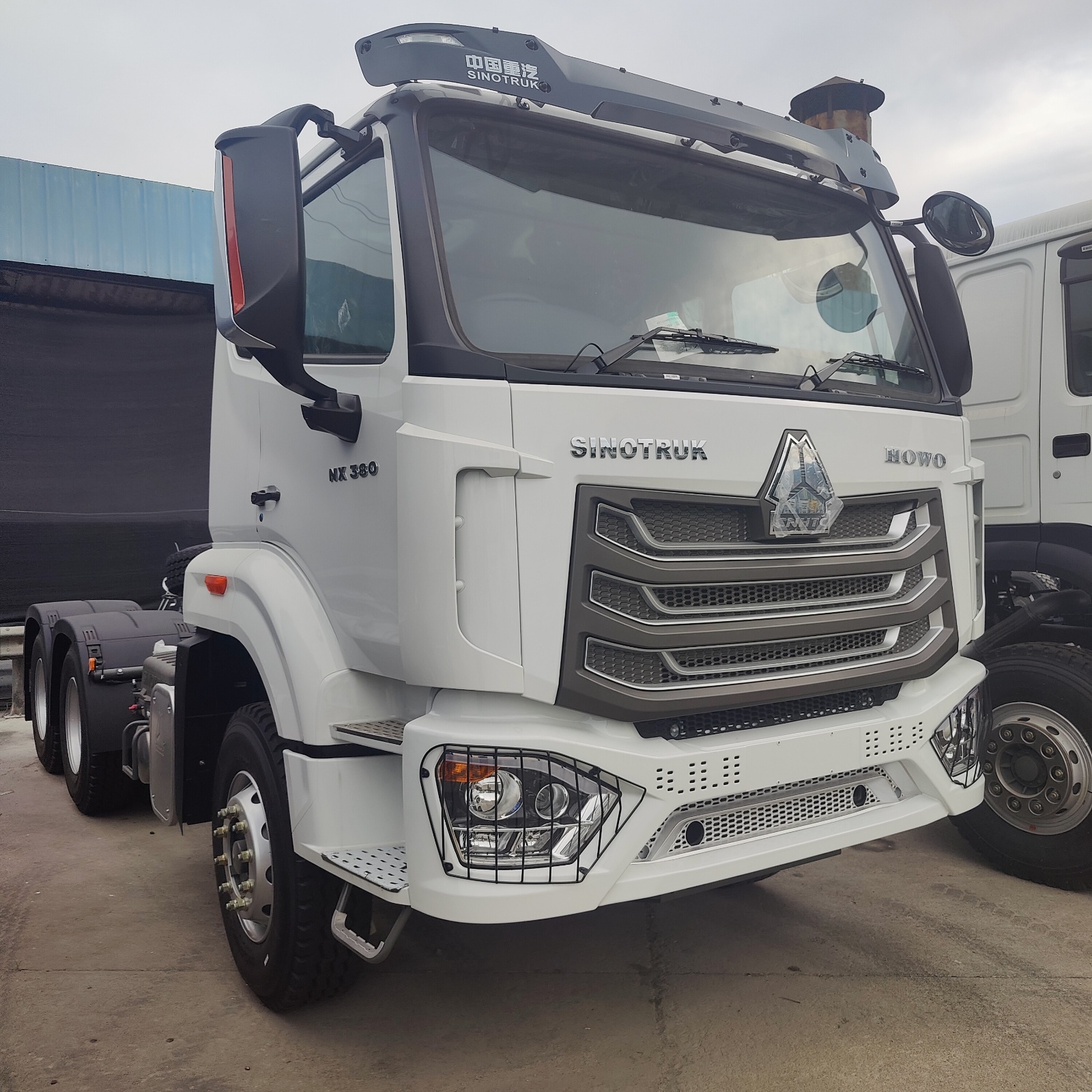 牵引车HOWO NX 6x4 (3).jpg