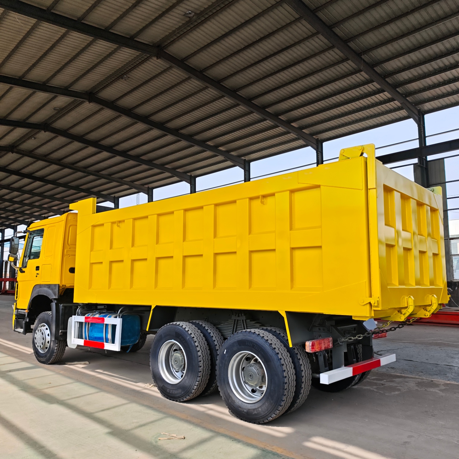 tipper truck.jpg