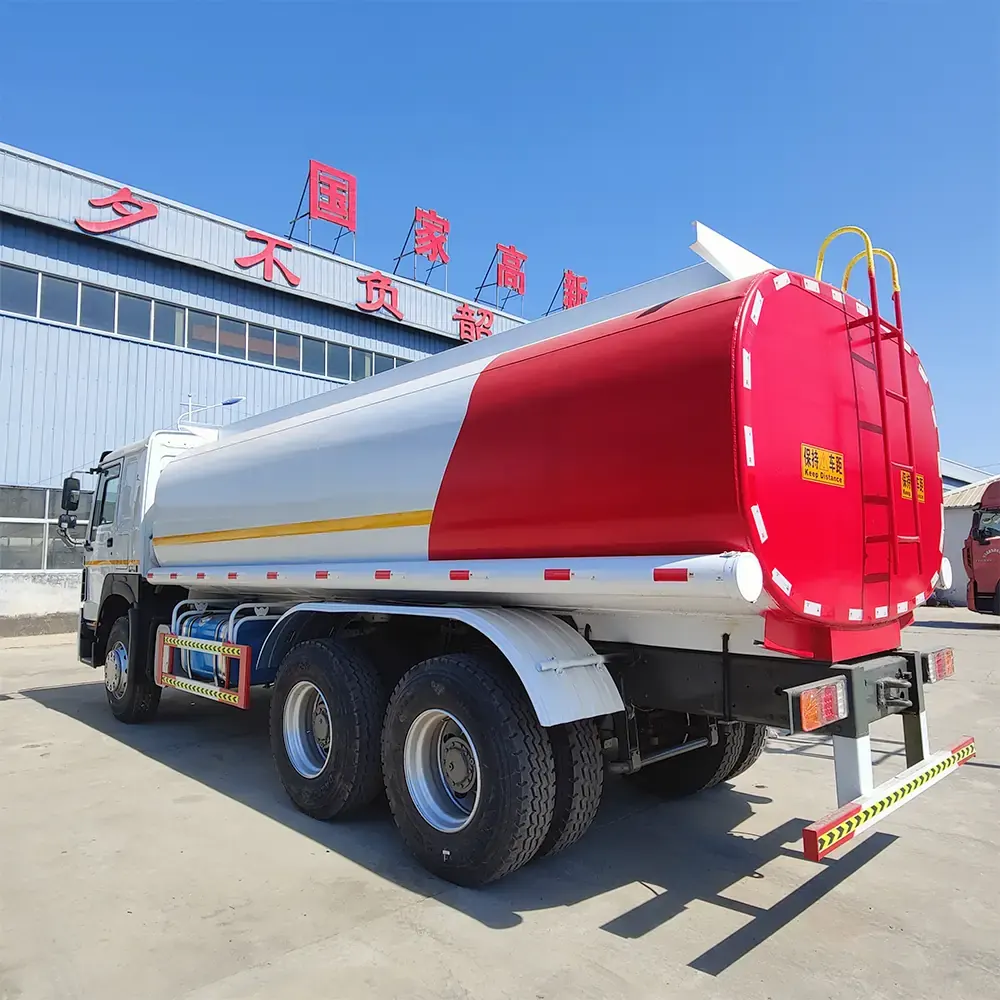 howo fuel tenk truck (11).webp