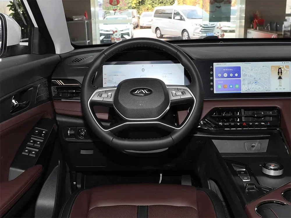 JAC X8 Plus (10).webp