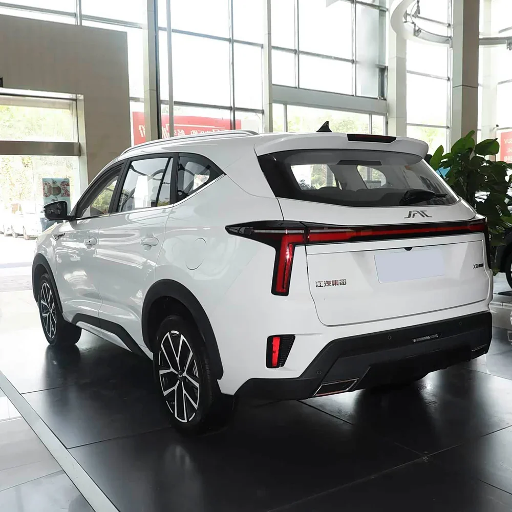 JAC X8 Plus (1).webp