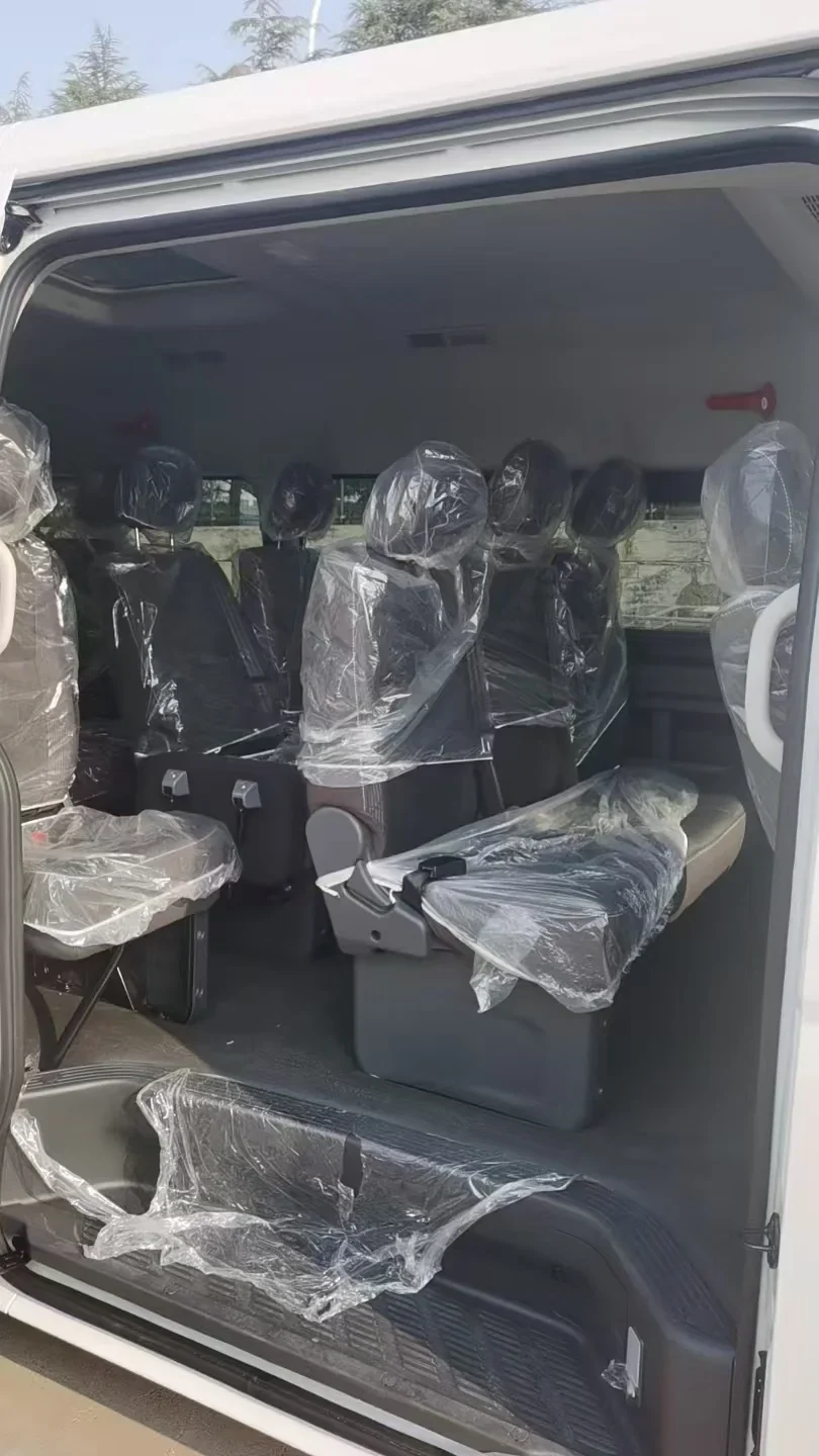 FOTON G9 16-Seat Cummins Van detail