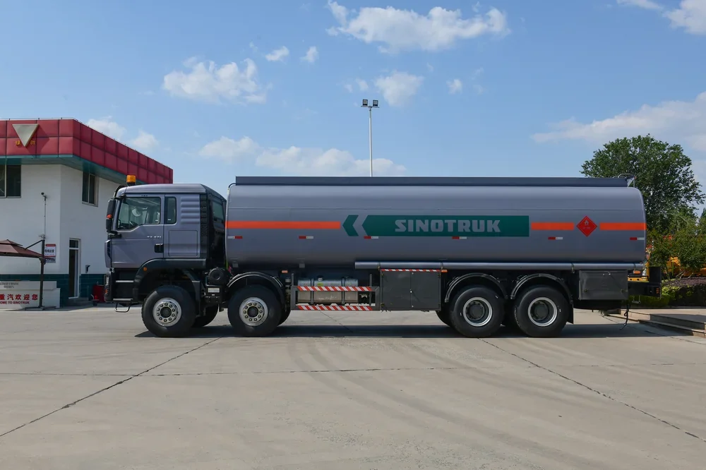 SINOTRUK 8x4 fuel tanker applications